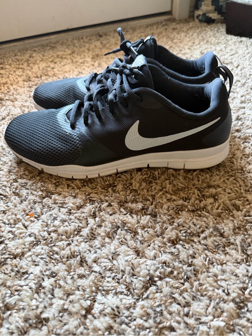 Nike Men’s Black Athletic Shoes with White Swoosh